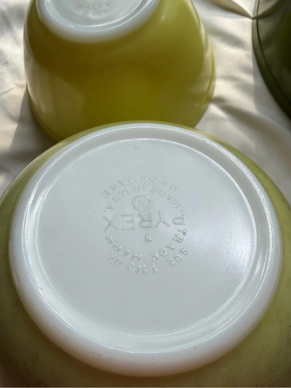 Vintage Pyrex 401–404 Nesting Mixing Bowl Set Green Yellow MCM